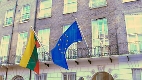Prie Lietuvos ambasados Londone