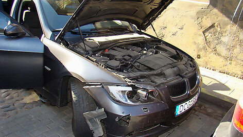 Sprogimo apgadintas automobilis