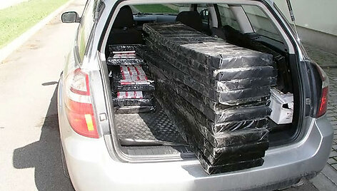 Pasieniečių sulaikytas automobilis ir cigaretės