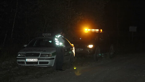 Policija ir i&scaron;minuotojai Pagirių karjere