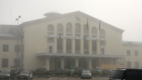 Vilniaus oro uostas skendi rūke