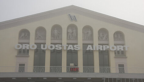 Vilniaus oro uostas skendi rūke