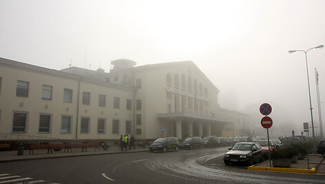 Vilniaus oro uostas skendi rūke