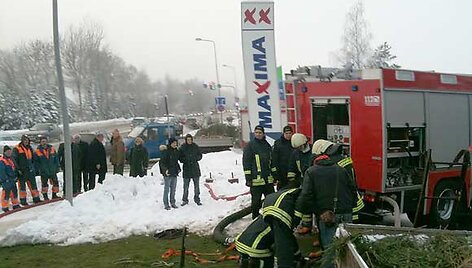 Ugniagesiai prie &scaron;ulinio, kuriame įvyko nelaimė