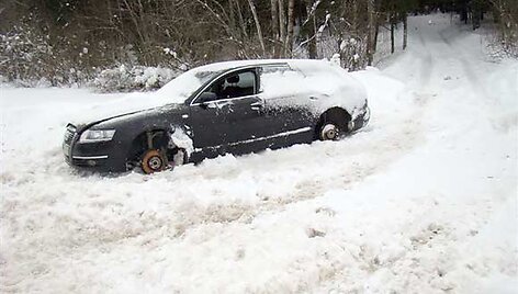 Suniokotas automobilis &bdquo;Audi&ldquo;