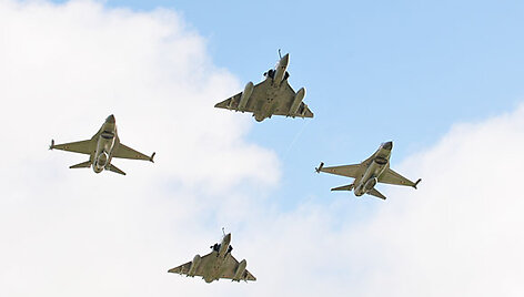 Prancūzų &bdquo;Mirage 2000&ldquo; ir danų F-16 ore vir&scaron; Zoknių