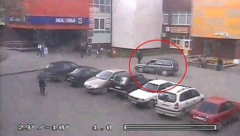 &Scaron;aligatviu važiuojantį &bdquo;Volkswagen Passat&ldquo; vairuoja mirtinai girtas vairuotojas