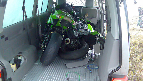 Mikroautobusu vežti vogti motociklai