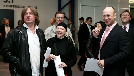 Pagimdžiusi kūdikį, moteris trok&scaron;ta netrukus pasirodyti scenoje.