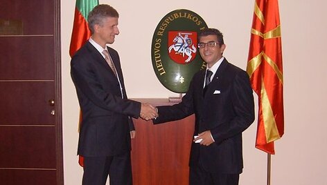 D.Sema&scaron;ka ir M.Stojmenovas