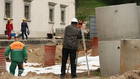 Valdovų rūmų statytojai turi paskubėti darbus baigti iki vasaros, kuomet planuojama rūmų atidarymo šventė. 