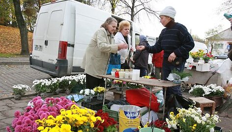 Vėlinėms prekeiviai ima ruo&scaron;tis iki jų likus kelioms savaitėms. 