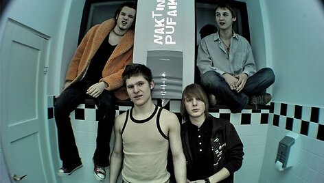 Žemaičiuoti nebijančių jaunuolių kuriama muzika į jų koncertus susirinkusius klausytojus priverčia &scaron;ėlti. 