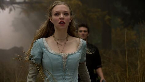 Mistinio trilerio &bdquo;Raudonkepuraitė&ldquo; žvaigždė Amanda Seyfried vaikystėje bijojo pasakų.