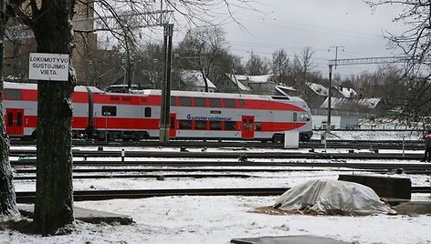 Moderniame dviauk&scaron;čiame traukinyje įrengta daugiau kaip 300 sėdimų vietų, i&scaron; kurių de&scaron;imtadalis yra pirmos klasės. 