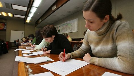 Pernai diktantą rašė daugiau nei šimtas klaipėdiečių.