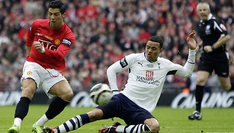 Arčiausiai įvarčio buvo &bdquo;Manchester United&ldquo; vienuolikės lyderis Cristiano Ronaldo.