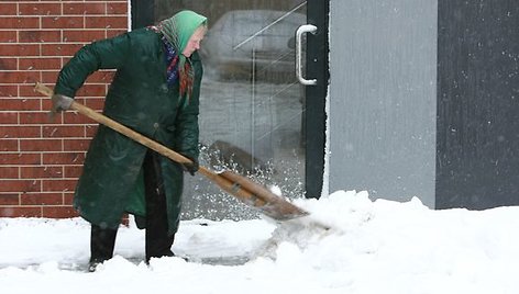 Paaiškėjus, jog už teritorijų tvarkymą renkamas mokestis yra neteisėtas, darbo neteks apie 320 kiemsargių.