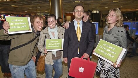 Airijos lietuviai pasitiko atvykusius LR prezidento rinkimus.