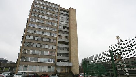 Apleisto daugiabučio gyventojai skambina pavojaus varpais &ndash; name genda liftai, neveikia prie&scaron;gaisrinė sistema, i&scaron; namo nėra atsarginių i&scaron;ėjimų.