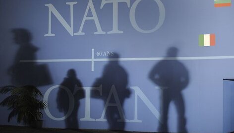 NATO logotipas