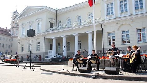 Prie Prezidentūros vyks Baltarusijoje žuvusio pulkininko V.Pociūno atminimo koncertas.