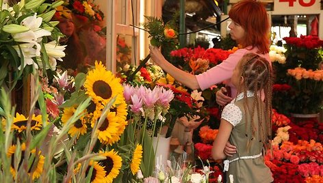 Mokslo metų išvakarėse vilniečiai rinkosi gėles, o kai kurios užsienyje gyvenančios lietuvių  bendruomenės šios šventės apskritai neturi.