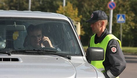 Per valandą pareigūnams įkliuvo tik vienas mobiliuoju telefonu kalbėjęs vairuotojas.