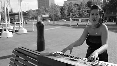 Kadras i&scaron; &bdquo;Newport (Ymerodraeth State of Mind)&ldquo; vaizdo klipo