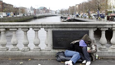Po to, kai Airija papra&scaron;ė paramos, baiminamasi, kad į pra&scaron;ytojų eilę i&scaron;sirikiuos Portugalija, Ispanija, Italija.