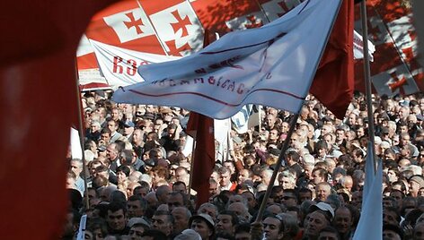 Rožių revoliuciją prie&scaron; penkerius metus pradėjo daugybė Gruzijos gyventojų.