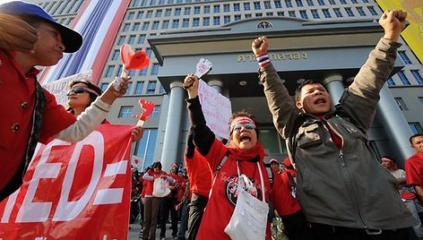 Protestuotojai prie Tailando konstitucinio teismo.