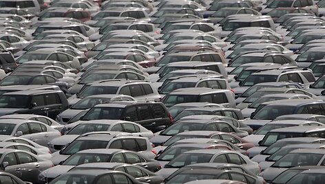 Automobilių gamintojai ie&scaron;ko būdų i&scaron;gyventi.