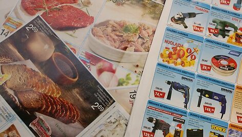 Dalį pa&scaron;to dėžutėse atsiduriančių reklamų i&scaron;ne&scaron;ioja ir pa&scaron;to darbuotojai.