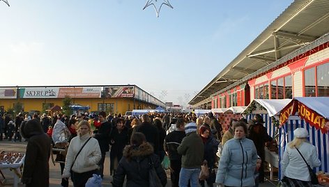 Kalėdinių mugių metu buvo galima ne tik apsipirkti, bet ir pasiklausyti koncertų, šėlti su Kalėdų Seneliu.