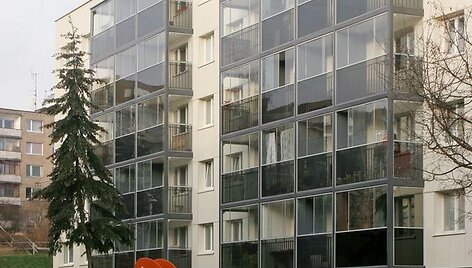 Renovuotas daugiabutis sostinės Žirmūnų gatvėje.