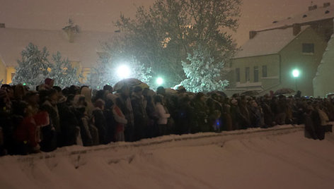 Žiemišką šeštadienį kauniečius prie pilies atviliojo lazerių šou.