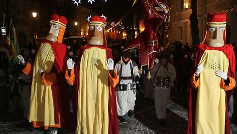 Didžiulės Trijų karalių figūros ir smalsuolių minia kvies kartu palydėti Kalėdų dvasią.