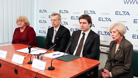 Gedinimas Černiauskas (antras i&scaron; kairės)