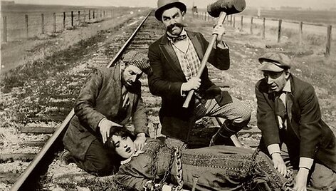 Kadras i&scaron; kilmo &bdquo;Barney Oldfield&lsquo;o kova dėl gyvybės&ldquo;