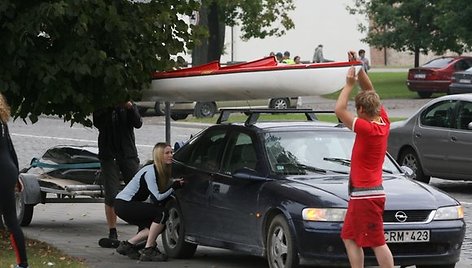 Sekmadienį Vilniuje startavo baidarių žygis „Baltijos keliui dvidešimt metų!“. Jo dalyviai irkluodami ketina pasiekti Taliną.