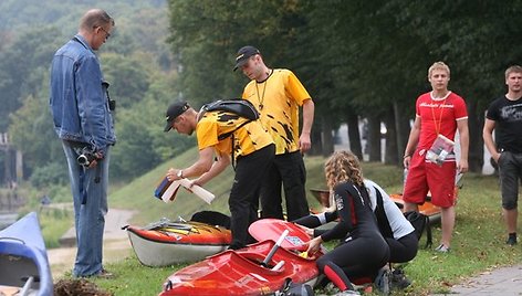 Sekmadienį Vilniuje startavo baidarių žygis „Baltijos keliui dvidešimt metų!“. Jo dalyviai irkluodami ketina pasiekti Taliną.