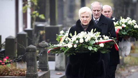 Seimo Pirmininkė lankė kapus.