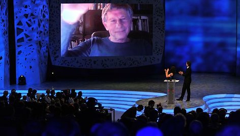 Romanas Polanskis apdovanojimų ceremonijoje dalyvavo virtualiai.