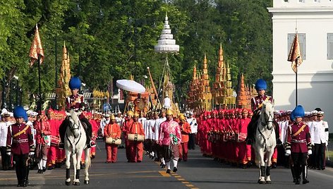 Bankoko senamiestyje į princesės Galyani Vadhanos kremavimo ceremoniją susirinko daugiau kaip 100 tūkst. žmonių.