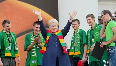 Dalia Grybauskaitė krep&scaron;ininkų sutiktuvėse.