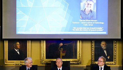 Pristatmomas Nobelio chemijos premijos nugalėtojas Danielis Shechtmanas.