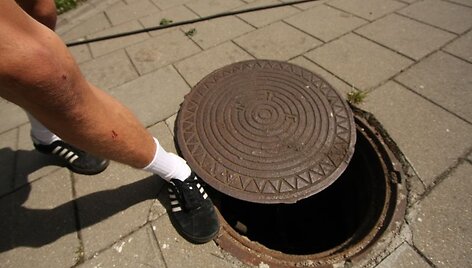 Netvarkingas &scaron;ulinio dangtis.