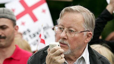 Europarlamentaras Vytautas Landsbergis taip pat palaiko piketo akciją prie&scaron; Rusiją.