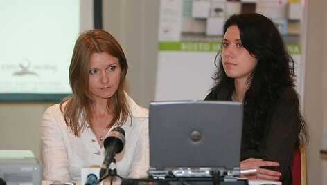 &bdquo;MoNa &ndash; Modernūs Namai&ldquo; parodos atstovės V.Žutautaitė-Medzelė ir  S.Saukalaitė visus kvietė į Klaipėdos tradicinę namų interjero parodą. 